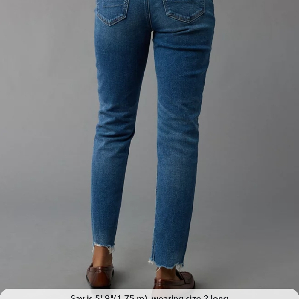 AE Strigid Mom Jean - Picture 2 of 4